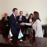 ТОРГОВЫЙ ПРЕДСТАВИТЕЛЬ РА В РФ ОЛЕГ БАРЦИЦ И ПРЕЗИДЕНТ ПАНАМЕРИКАНСКОГО МЕДИА-ХОЛДИНГА &laquo;TELESUR&raquo; ПАТРИСИЯ ВИЛЛЕГАС ПОДПИСАЛИ СОГЛАШЕНИЕ О ВЗАИМОДЕЙСТВИИ В ОБЛАСТИ ТЕЛЕВИЗИОННОГО И ИНФОРМАЦИОННОГО СОТРУДНИЧЕСТВА
