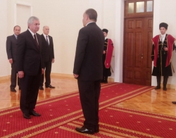 ПРЕЗИДЕНТ РАУЛЬ ХАДЖИМБА ПРИНЯЛ ВЕРИТЕЛЬНЫЕ ГРАМОТЫ ПОСЛА ВЕНЕСУЭЛЫ В  АБХАЗИИ  ХУАНА ВИСЕНТЕ ПАРЕДЕС ТОРРЕАЛЬБА
