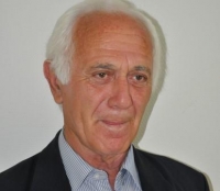 ВЯЧЕСЛАВ СМЫР: НАДО СПЕШИТЬ СТАВИТЬ РЕБЯТИШКАМ НА УРОКАХ ПЯТЕРКИ, А НЕ ДВОЙКИ