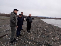 АСЛАН БЖАНИЯ ПРОИНСПЕКТИРОВАЛ СОСТОЯНИЕ РУСЛА РЕКИ КОДОР