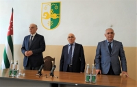 АСЛАН БАРАТЕЛИЯ ПРОДОЛЖИТ РАБОТУ В ДОЛЖНОСТИ ГЛАВЫ АДМИНИСТРАЦИИ ГУЛРЫПШСКОГО РАЙОНА