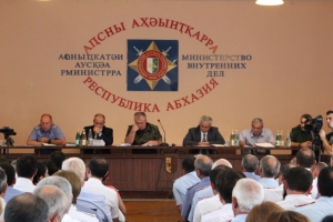 РАУЛЬ ХАДЖИМБА: ПРАВООХРАНИТЕЛЬНЫЕ ОРГАНЫ ДОЛЖНЫ УДЕЛЯТЬ  БОЛЬШОЕ ВНИМАНИЕ ПРОФИЛАКТИКЕ И ПРЕДУПРЕЖДЕНИЮ ПРЕСТУПЛЕНИЙ