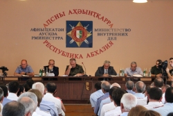 РАУЛЬ ХАДЖИМБА: ПРАВООХРАНИТЕЛЬНЫЕ ОРГАНЫ ДОЛЖНЫ УДЕЛЯТЬ  БОЛЬШОЕ ВНИМАНИЕ ПРОФИЛАКТИКЕ И ПРЕДУПРЕЖДЕНИЮ ПРЕСТУПЛЕНИЙ