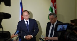 РОССИЙСКАЯ ПОМОЩЬ ДОЛЖНА РАСХОДОВАТЬСЯ ЭФФЕКТИВНО, ПРОЗРАЧНО И БЫТЬ ГАРАНТИРОВАННО ЗАЩИЩЕНА ОТ НЕГАТИВНЫХ ЯВЛЕНИЙ, -  МИНИСТР РФ ПО СЕВЕРНОМУ КАВКАЗУ ЛЕВ КУЗНЕЦОВ