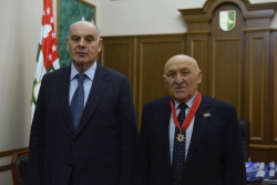СПИКЕР ПАРЛАМЕНТА  АБХАЗИИ ВАЛЕРИЙ КВАРЧИЯ УДОСТОЕН ВЫСШЕЙ ГОСУДАРСТВЕННОЙ НАГРАДЫ  - ОРДЕНА &laquo;АХЬДЗ-АПША&raquo; (&laquo;ЧЕСТЬ И СЛАВА&raquo;) I СТЕПЕНИ