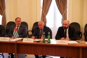 ТЕЙМУРАЗ ХИШБА: АБХАЗИЯ ЗАИНТЕРЕСОВАНА В НАЛАЖИВАНИИ БОЛЕЕ ТЕСНОГО СОТРУДНИЧЕСТВА С КРЫМОМ