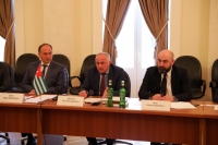 ТЕЙМУРАЗ ХИШБА: АБХАЗИЯ ЗАИНТЕРЕСОВАНА В НАЛАЖИВАНИИ БОЛЕЕ ТЕСНОГО СОТРУДНИЧЕСТВА С КРЫМОМ