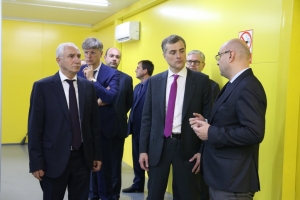 ВЛАДИСЛАВ СУРКОВ И ВАЛЕРИЙ БГАНБА ПОСЕТИЛИ ОБЪЕКТЫ, СТРОЯЩИЕСЯ ЗА СЧЕТ РОССИЙСКОЙ ФИНАНСОВОЙ ПОМОЩИ