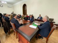 БАДРА ГУНБА ПРОВЕЛ СОВЕЩАНИЕ С ЧЛЕНАМИ ПРАВИТЕЛЬСТВА