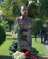 В СУХУМЕ ПОЧТИЛИ ПАМЯТЬ МУШНИ ХВАРЦКИЯ