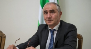 ВАЛЕРИЙ БГАНБА СЧИТАЕТ  ОШИБКОЙ ИСПОЛНИТЕЛЬНОЙ ВЛАСТИ РЕСПУБЛИКИ ПЕРЕДАЧУ  ПРОВЕДЕНИЯ ЭКСПЕРТИЗЫ ПРОЕКТОВ РОССИЙСКОЙ СТОРОНЕ