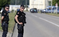 ПОЛИЦИЯ ОСВОБОДИЛА 18 ЧЕЛОВЕК ИЗ ЗАХВАЧЕННОГО ГРАБИТЕЛЯМИ МАГАЗИНА В ПРИГОРОДЕ ПАРИЖА