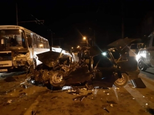 ДВА ЧЕЛОВЕКА ПОГИБЛИ В РЕЗУЛЬТАТЕ АВАРИИ В СУХУМЕ