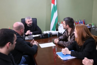 АСТАМУР ЛОГУА ВСТРЕТИЛСЯ С ПРОФСОЮЗНЫМИ ОРГАНИЗАЦИЯМИ ЭКСКУРСОВОДОВ