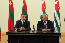 РАУЛЬ ХАДЖИМБА И ВАДИМ КРАСНОСЕЛЬСКИЙ ПОДПИСАЛИ ДОГОВОР О ДРУЖБЕ, СОТРУДНИЧЕСТВЕ И ПАРТНЕРСТВЕ
