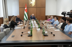 ПРОЕКТ ПРОГРАММЫ ДОШКОЛЬНОГО ОБРАЗОВАНИЯ ПО РАЗВИТИЮ АБХАЗСКОГО ЯЗЫКА  ОБСУДИЛИ В АДМИНИСТРАЦИИ ПРЕЗИДЕНТА