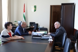 АЛЕКСАНДР АНКВАБ ОБСУДИЛ С ГЛАВОЙ СОЮЗА АБХАЗСКИХ ДОБРОВОЛЬЦЕВ КБР ЯХОГОЕВЫМ ВОПРОСЫ ВЗАИМОДЕЙСТВИЯ С  ОРГАНИЗАЦИЕЙ