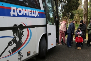 НОВАЯ ГРУППА БЕЖЕНЦЕВ ПРИБЫЛА В АБХАЗИЮ