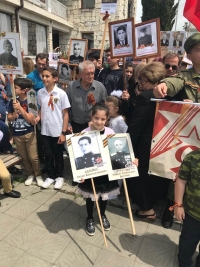 КОЛОННА БЕССМЕРТНОГО  ПОЛКА АБХАЗИИ  ПРОШЛА ПО НАБЕРЕЖНОЙ  СУХУМА