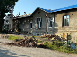 В ГУДАУТСКОЙ РАЙОННОЙ ПОЛИКЛИНИКЕ ПРОДОЛЖАЮТСЯ РЕМОНТНЫЕ РАБОТЫ